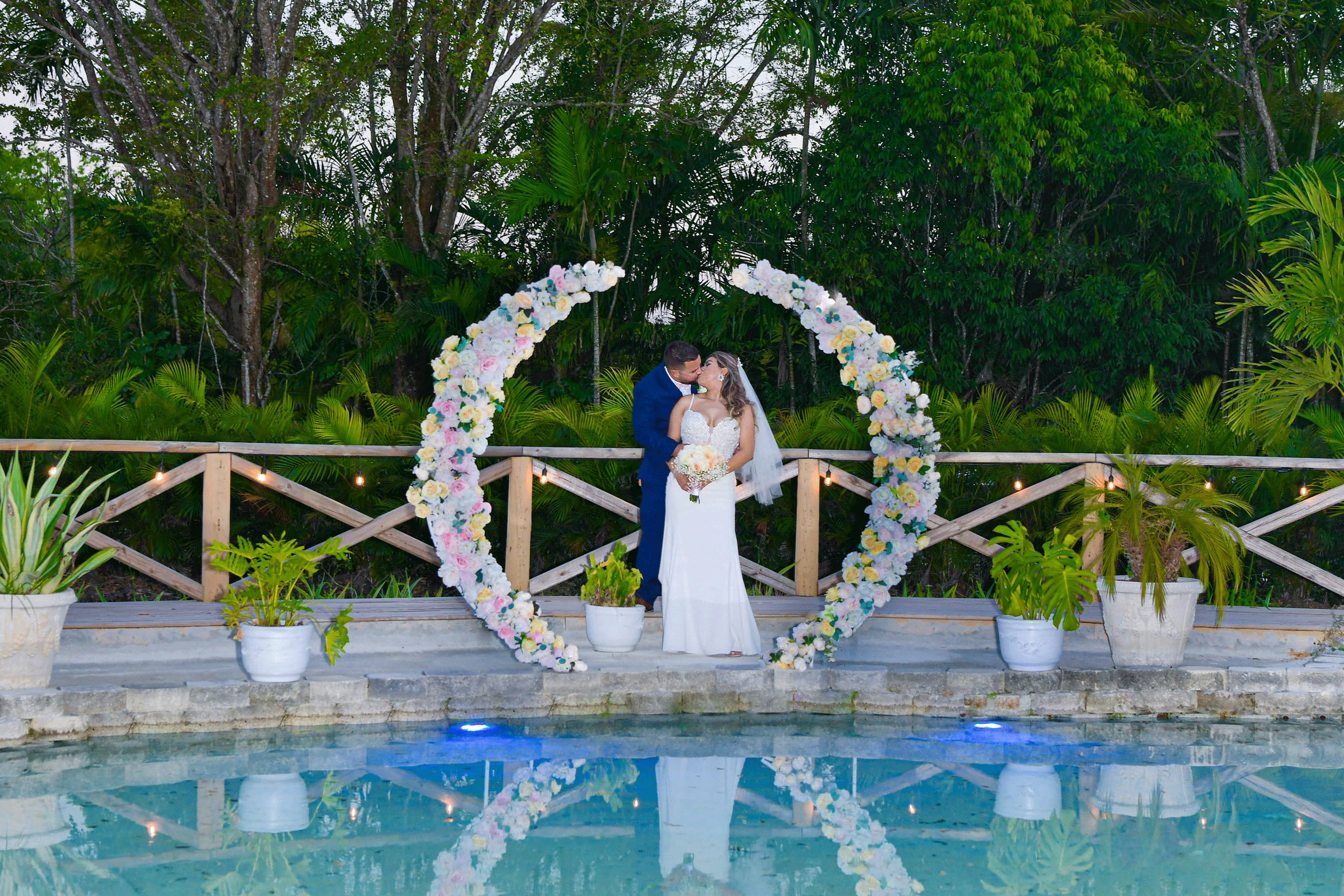 Say “I do” at our Miami venue—tropical gardens, sunsets & charm make it the perfect spot for unforgettable outdoor weddings.